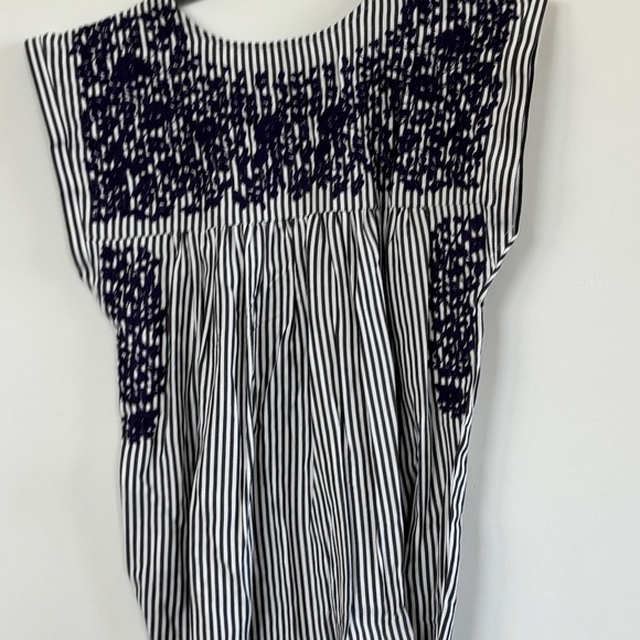 GAME DAY Purple embroidered black and white top - Picture 2 of 3